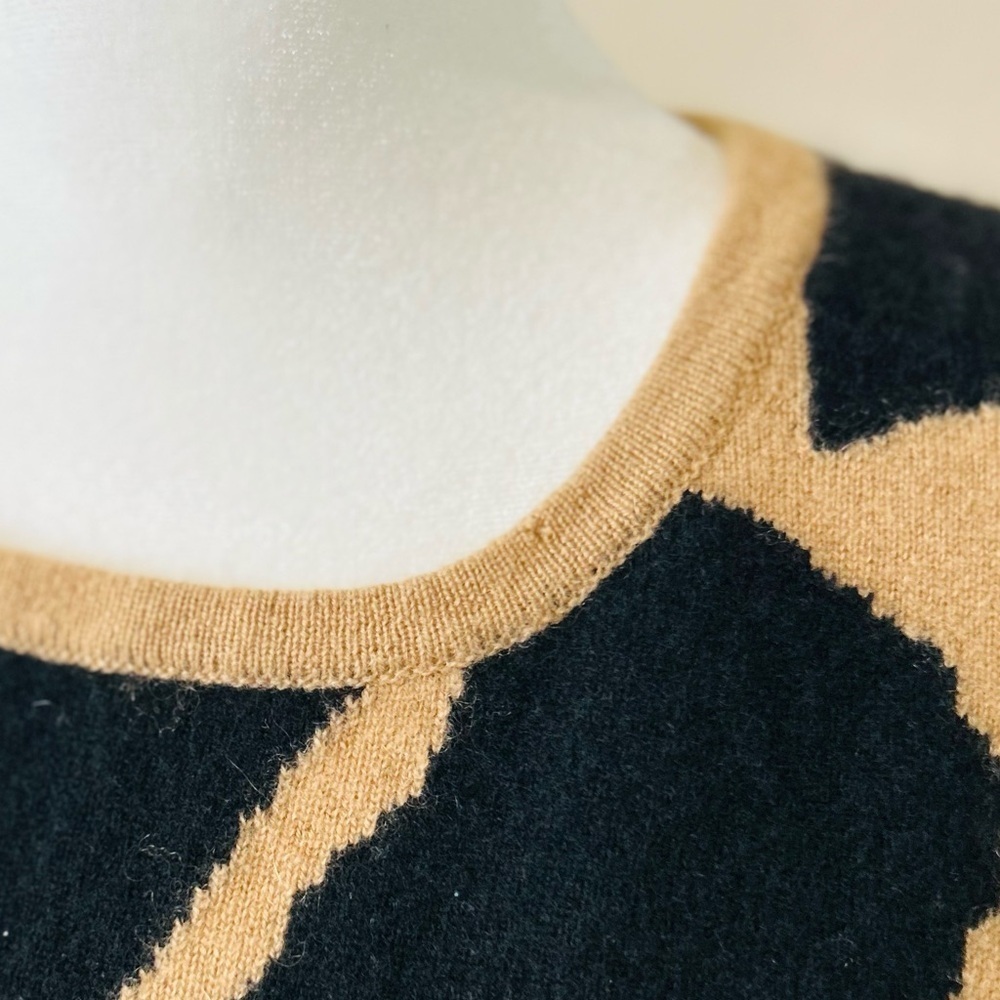 Peck & Peck 2-Ply Animal Print Crew Neck Cashmere Sweater - Picture 4 of 9